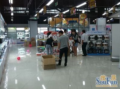 6月28日蘇寧興義商城超級店盛大開業，家電區域人氣爆棚引領消費熱潮